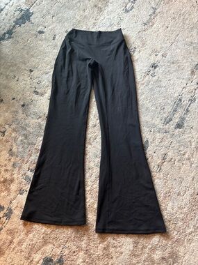 ONER Active SoftMotion Flare pants Size Medium Reg color black 💕